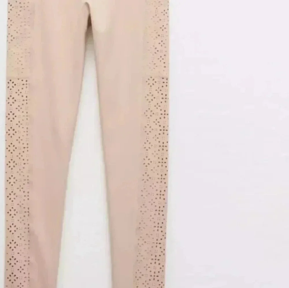 NWT Gray *Aerie* Leggings | XS | Hi-Rise | Feel Cool Laser-Cut Side Pockets - Picture 7 of 7